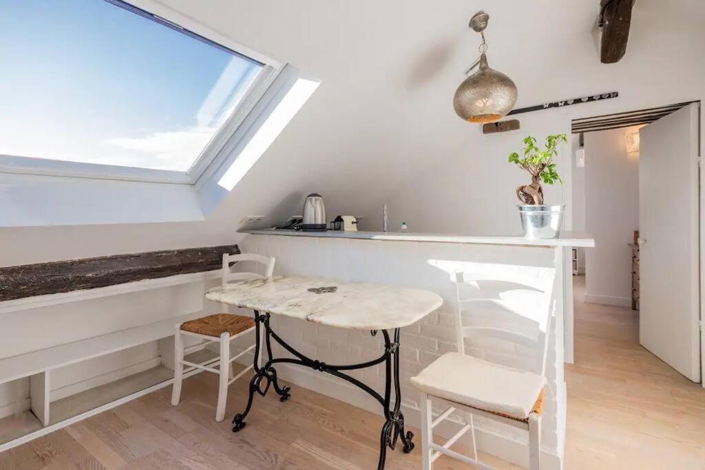 Amazing Location Only 3 Minutes From Luxembourg Gargens Appartement Parijs